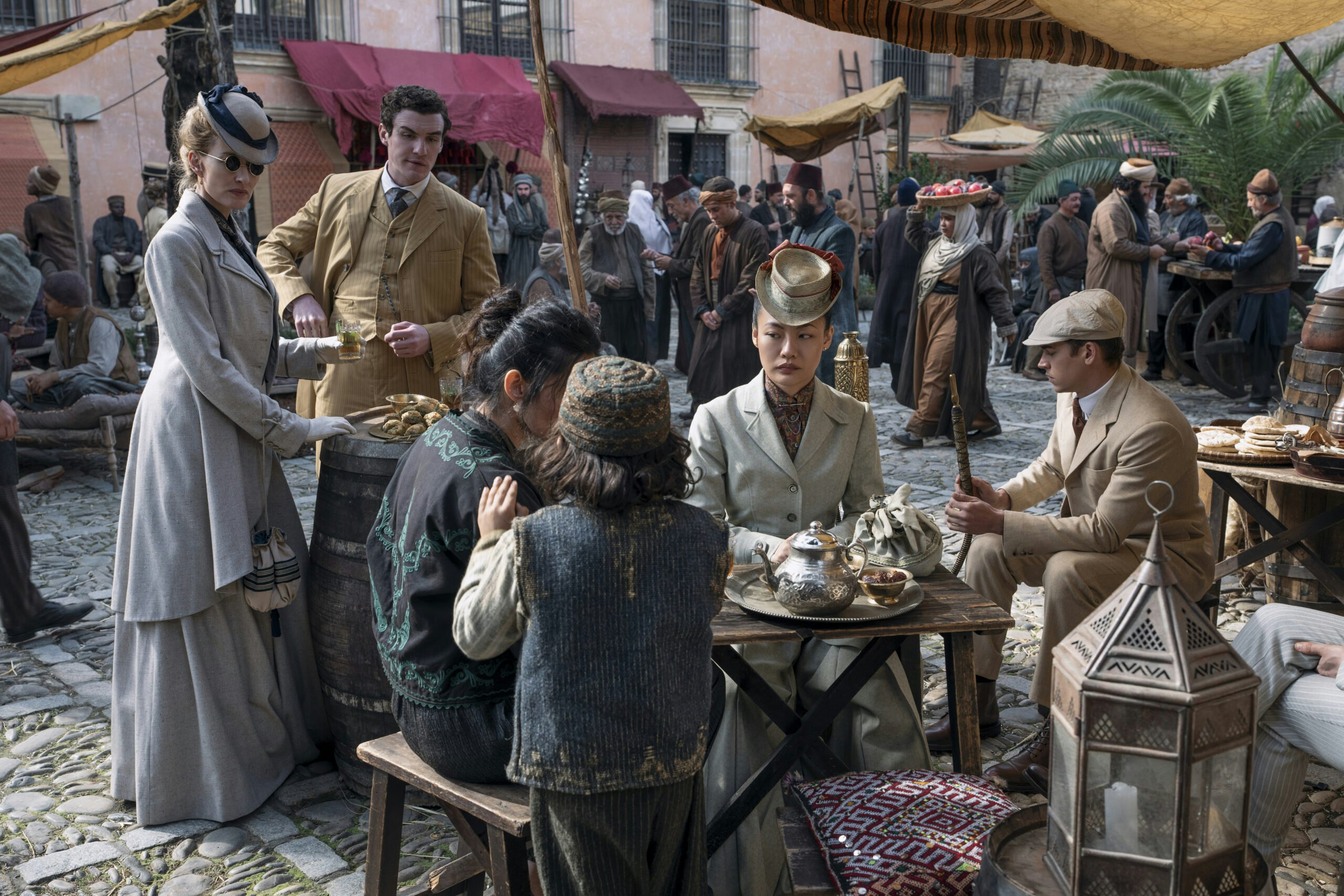 Bu Şoke Edici Fotoğraflar, Guy Ritchie’nin Young Sherlock’ının Köken Hikayesini Prime Video’da Patlatıyor: İkonik Dedektif Geri Geliyor!